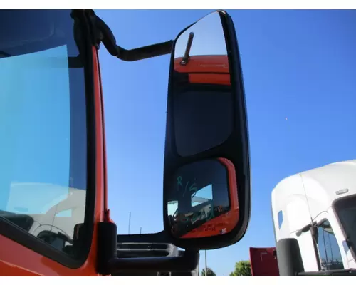 VOLVO VNM MIRROR ASSEMBLY CABDOOR