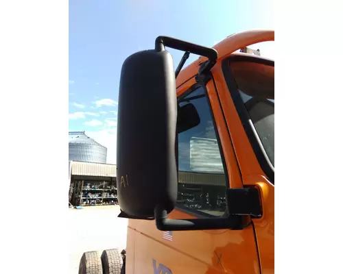 VOLVO VNM MIRROR ASSEMBLY CABDOOR