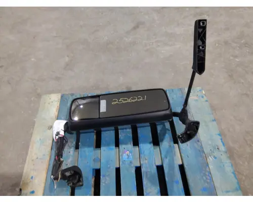 VOLVO VNM MIRROR ASSEMBLY CABDOOR