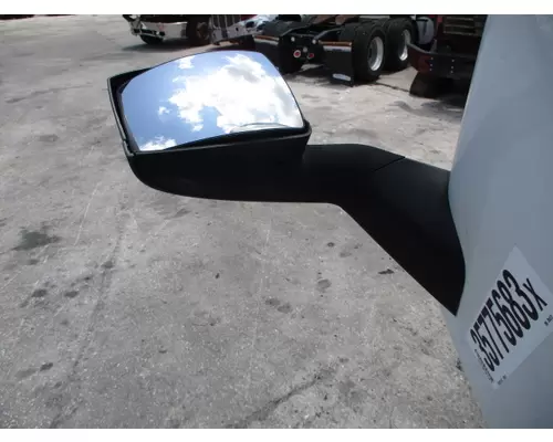 VOLVO VNM MIRROR ASSEMBLY FENDERHOOD