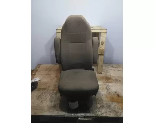 VOLVO VNM SEAT, FRONT