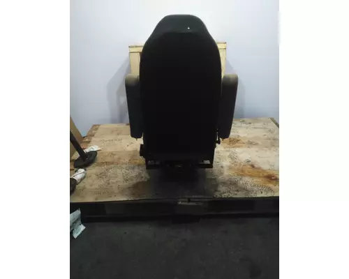 VOLVO VNM SEAT, FRONT