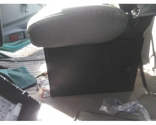 VOLVO VNM SEAT, FRONT