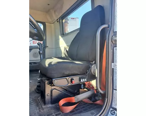 VOLVO VNM SEAT, FRONT