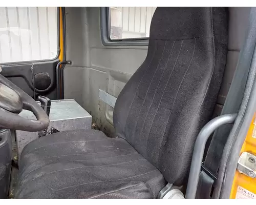 VOLVO VNM SEAT, FRONT