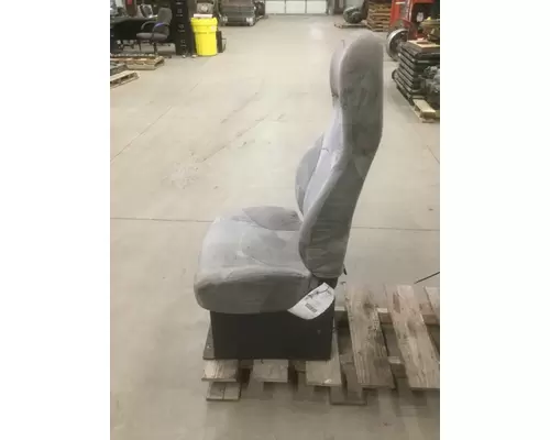 VOLVO VNM SEAT, FRONT