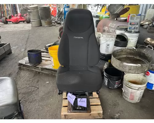 VOLVO VNM Seat, Front