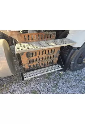 VOLVO VNM Step