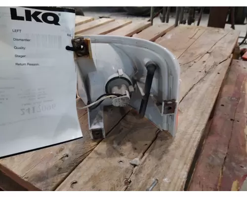 VOLVO VNM TURN SIGNAL LIGHT