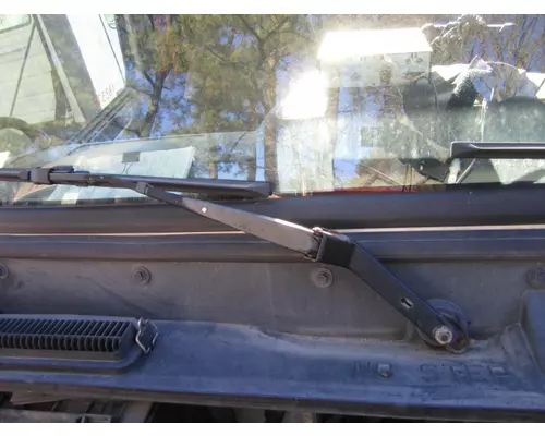 VOLVO VNM WINDSHIELD WIPER ARM