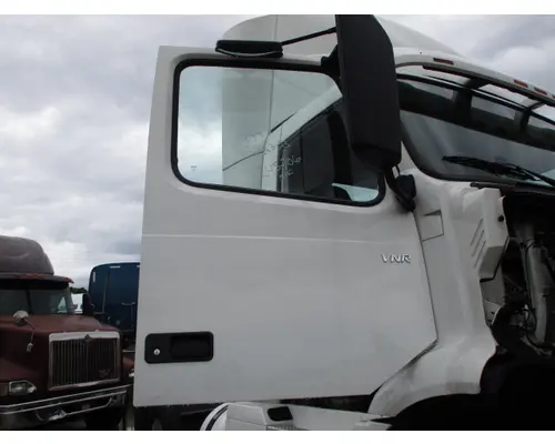 VOLVO VNR 2018-2026 DOOR ASSEMBLY, FRONT