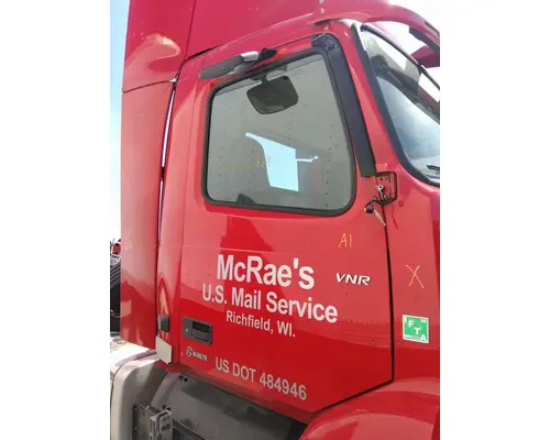 VOLVO VNR 2018-2026 DOOR ASSEMBLY, FRONT