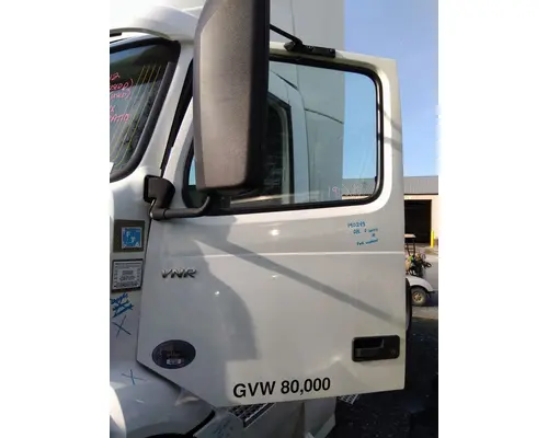 VOLVO VNR 2018-2026 DOOR ASSEMBLY, FRONT