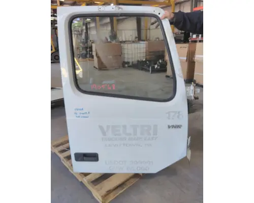 VOLVO VNR 2018-2026 DOOR ASSEMBLY, FRONT