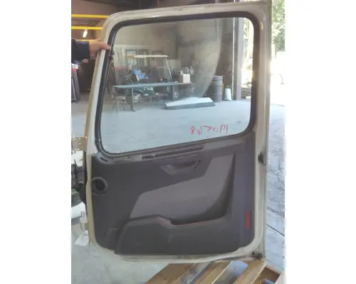 VOLVO VNR 2018-2026 DOOR ASSEMBLY, FRONT