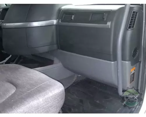 VOLVO VNR300 Cab