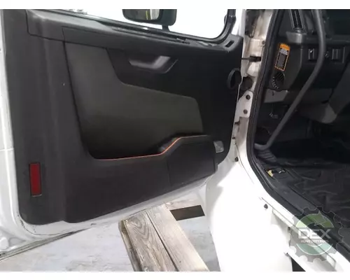 VOLVO VNR300 Cab