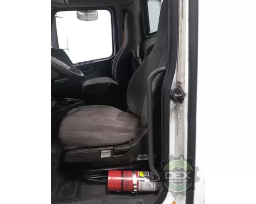 VOLVO VNR300 Cab