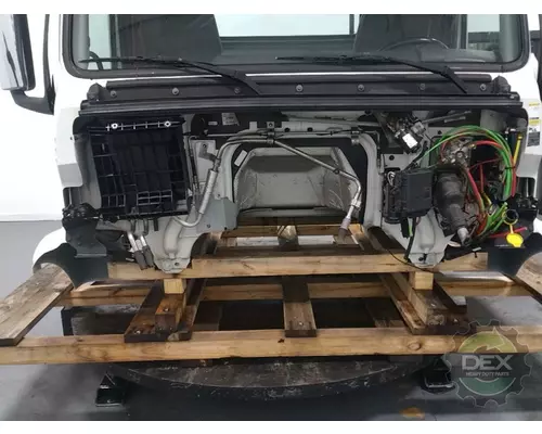 VOLVO VNR300 Cab