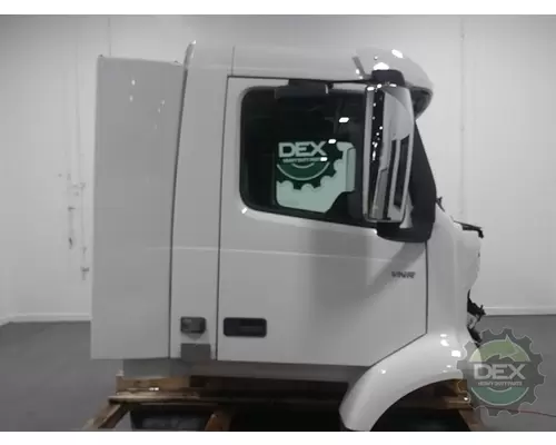 VOLVO VNR300 Cab