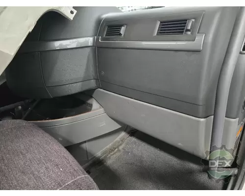 VOLVO VNR300 Cab
