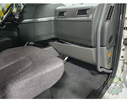 VOLVO VNR300 Cab