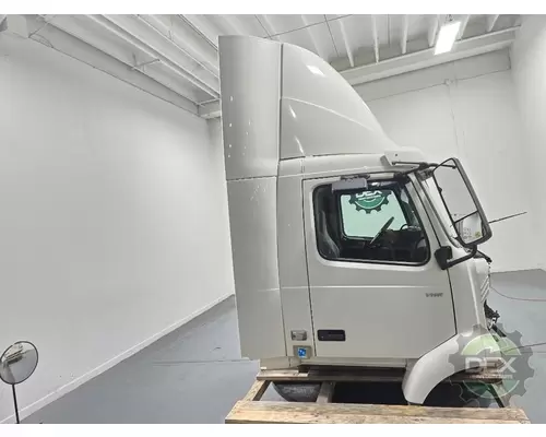 VOLVO VNR300 Cab