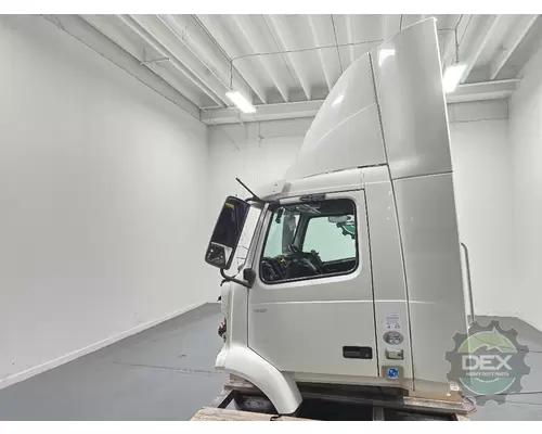 VOLVO VNR300 Cab