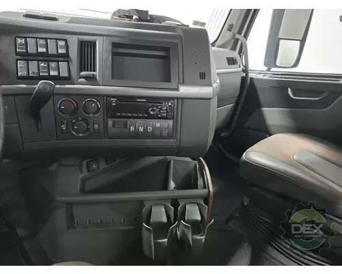 VOLVO VNR300 Cab