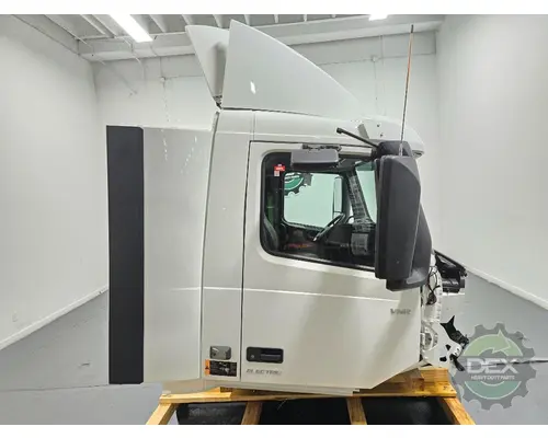 VOLVO VNR300 Cab