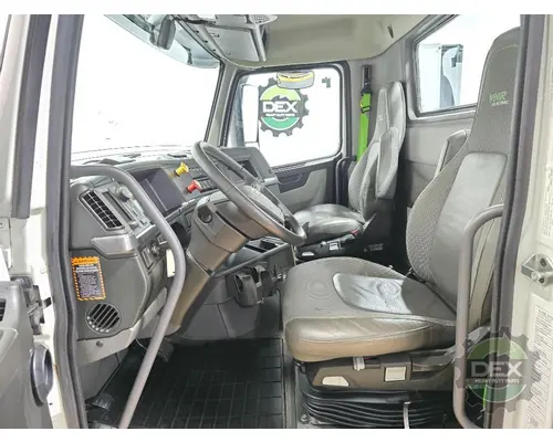 VOLVO VNR300 Cab