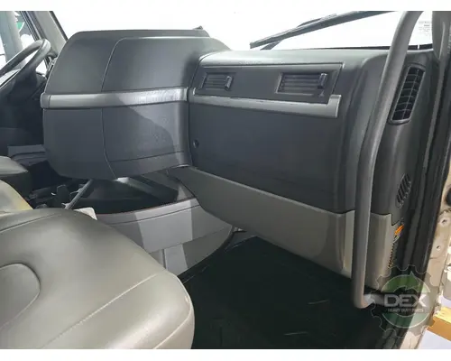 VOLVO VNR300 Cab