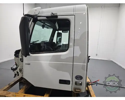 VOLVO VNR300 Cab