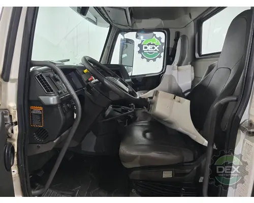 VOLVO VNR300 Cab