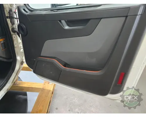 VOLVO VNR300 Cab