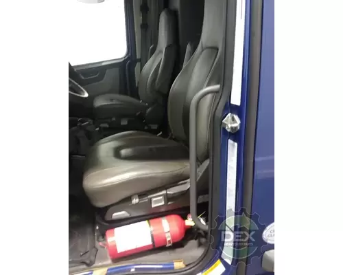 VOLVO VNR640 Cab