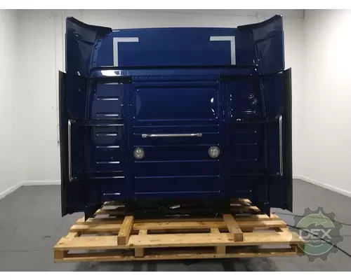 VOLVO VNR640 Cab