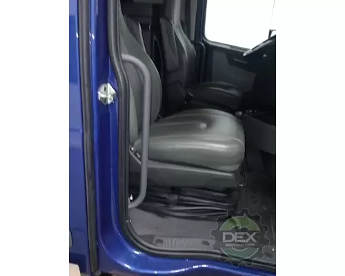VOLVO VNR640 Cab