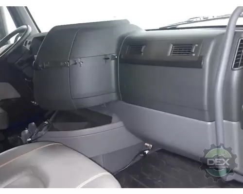 VOLVO VNR640 Cab