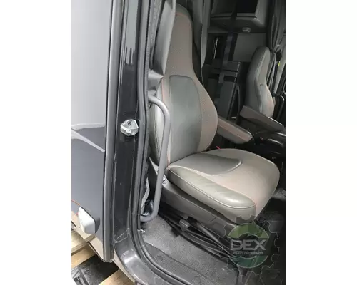 VOLVO VNR640 Cab