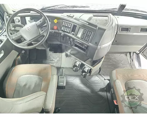 VOLVO VNR640 Cab