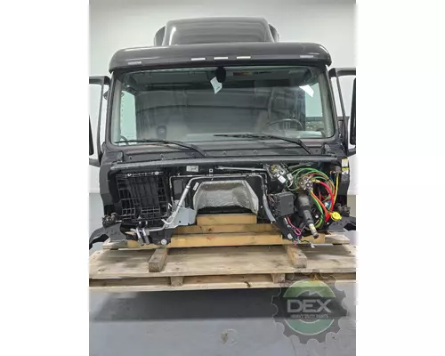 VOLVO VNR640 Cab