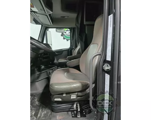 VOLVO VNR640 Cab
