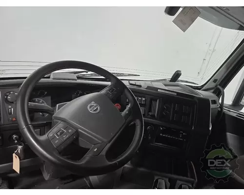 VOLVO VNR640 Cab