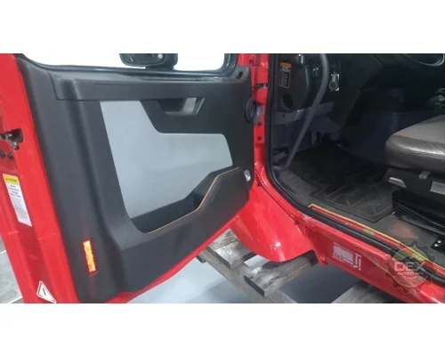 VOLVO VNR640 Cab