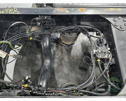 VOLVO VNR640 Cutoff Assembly (Housings & Suspension Only)
