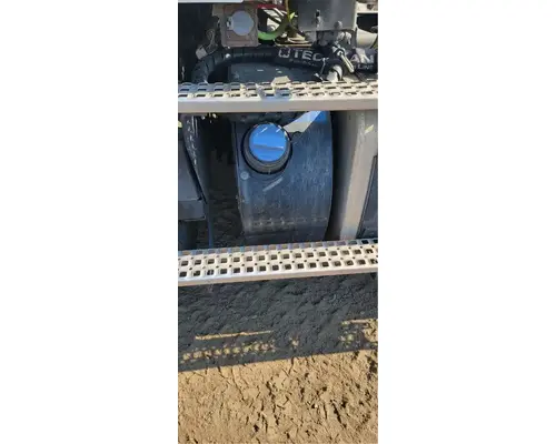 VOLVO VNR64T DEF Tank