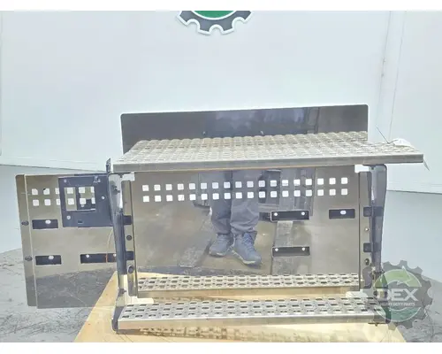 VOLVO VNR 8271 foot step, chassi mounted