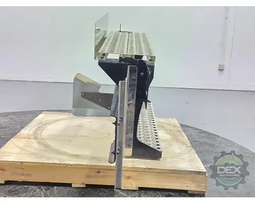 VOLVO VNR 8271 foot step, chassi mounted