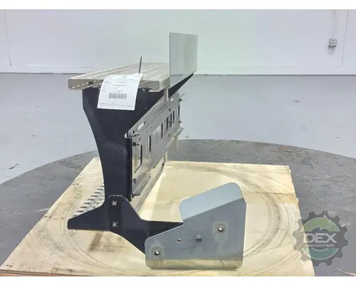 VOLVO VNR 8271 foot step, chassi mounted